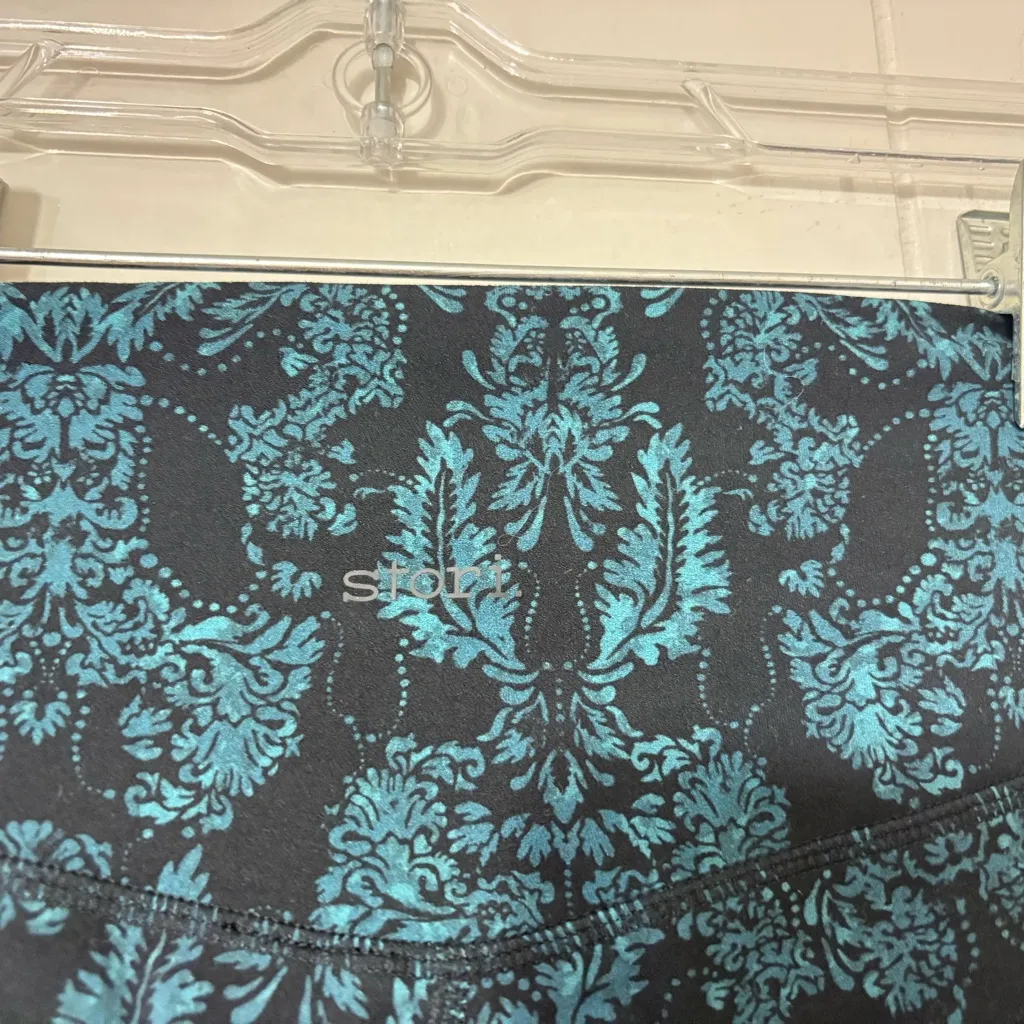 Stori Perseverance Tight Leggings –Damask Onyx Deep Teal Size 4 NWT Green - Image 4