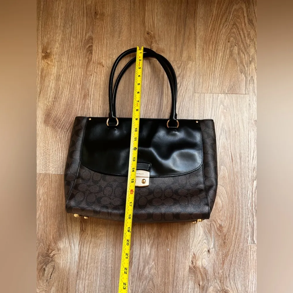 Coach Avary Tote In Signature Canvas  Handbag - Image 14