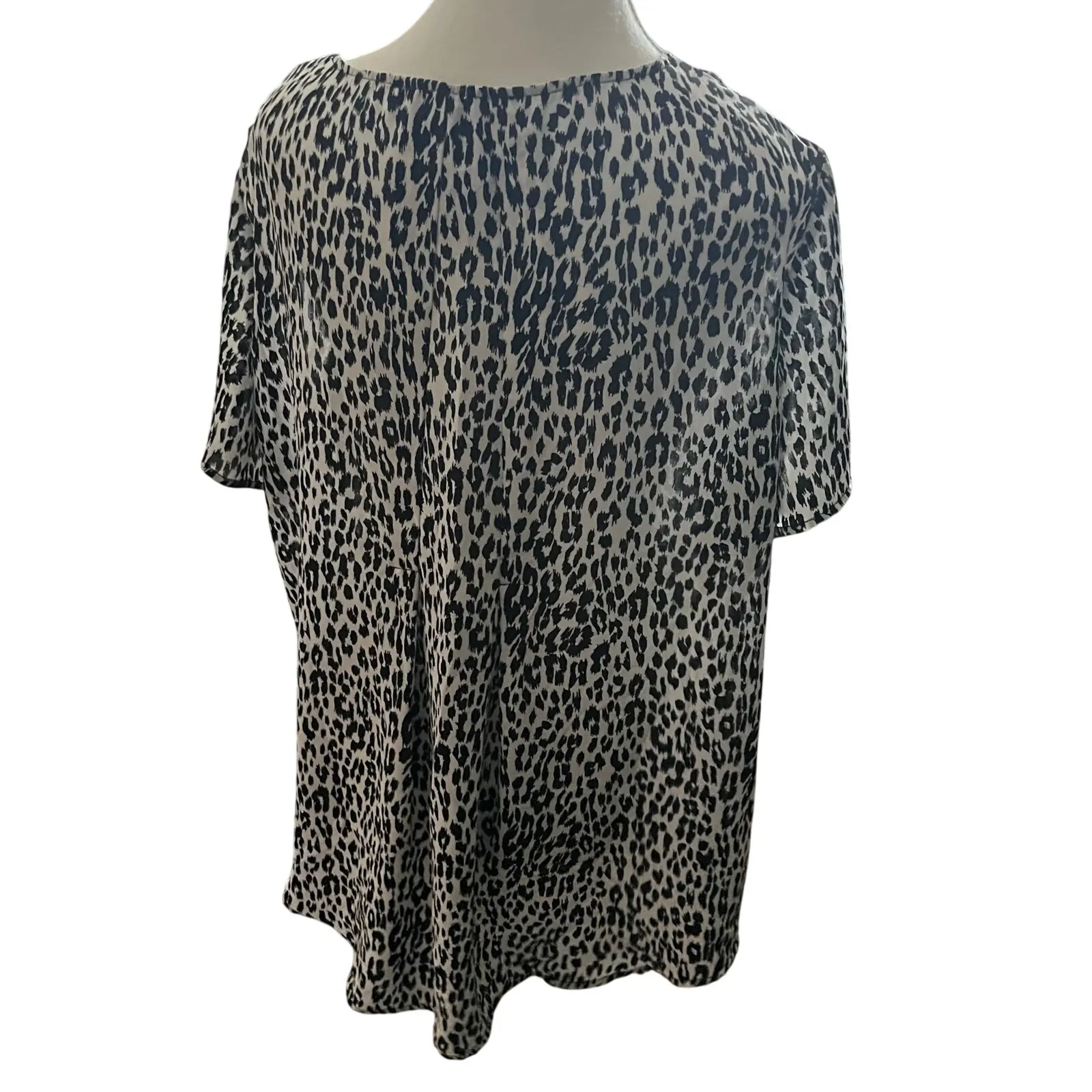 Chelsea & Theodore Women's XXL Snow Leopard Print Top Animal Print‎ White - Image 4