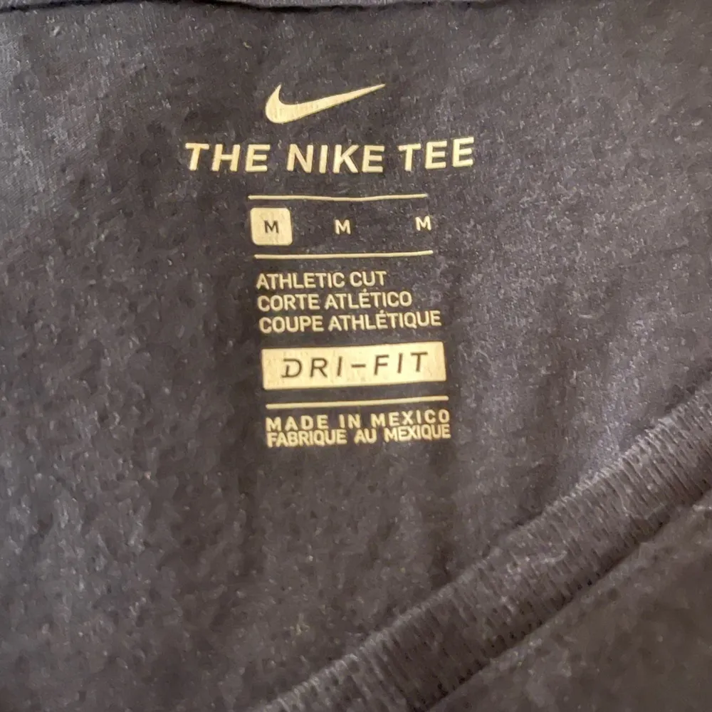 NWT Michigan Nike Dri Fit Tshirt Size Medium - Image 3