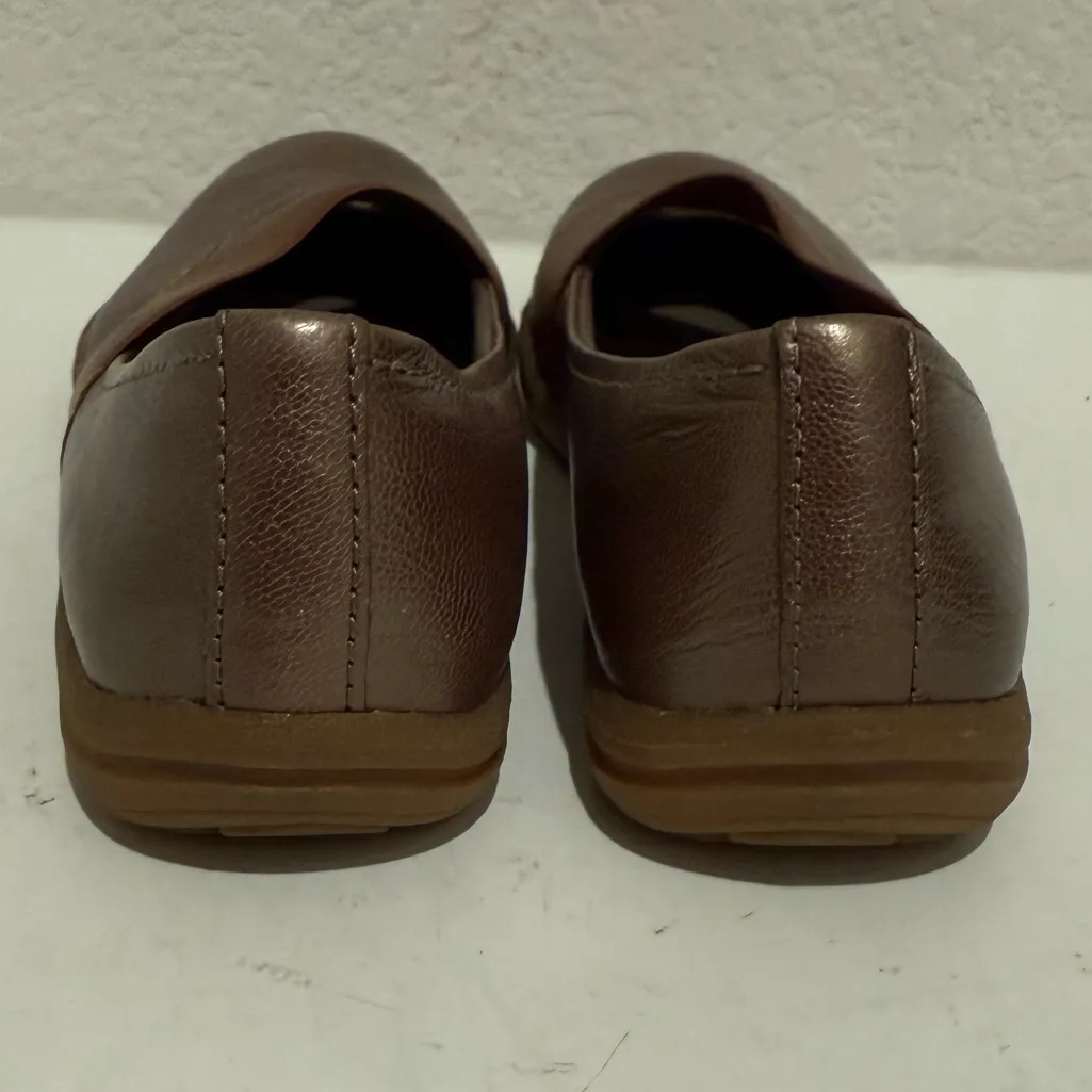 CLARKS Vailee Pine Metallic Grey Pewter Bronze Mary Jane Ballet Flat Size 5 - Image 4