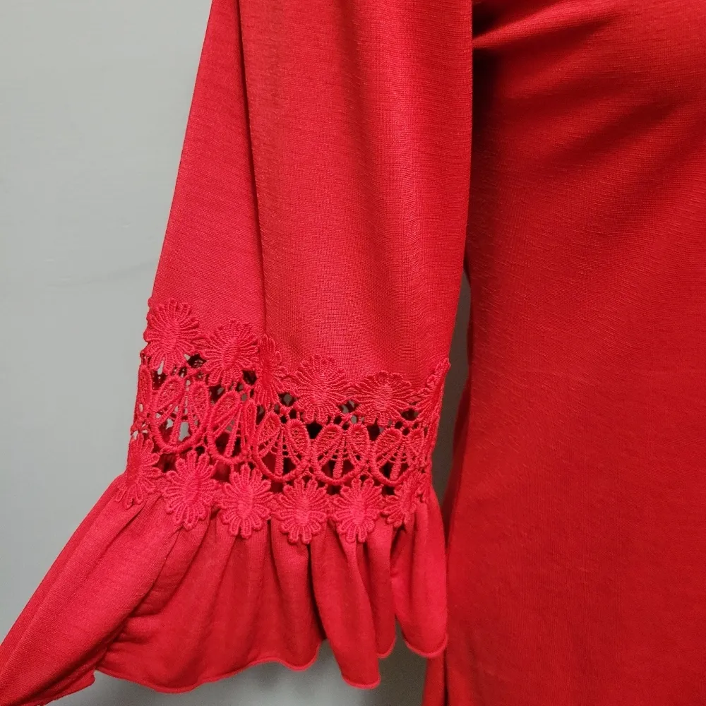 Winwin red off shoulder crochet flounce sleeve tunic size medium - Image 2