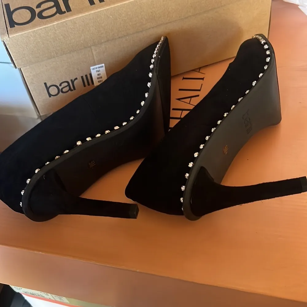 Bar III Binsa Ball-Chain Pumps Black Micro Suede 5M - Image 6