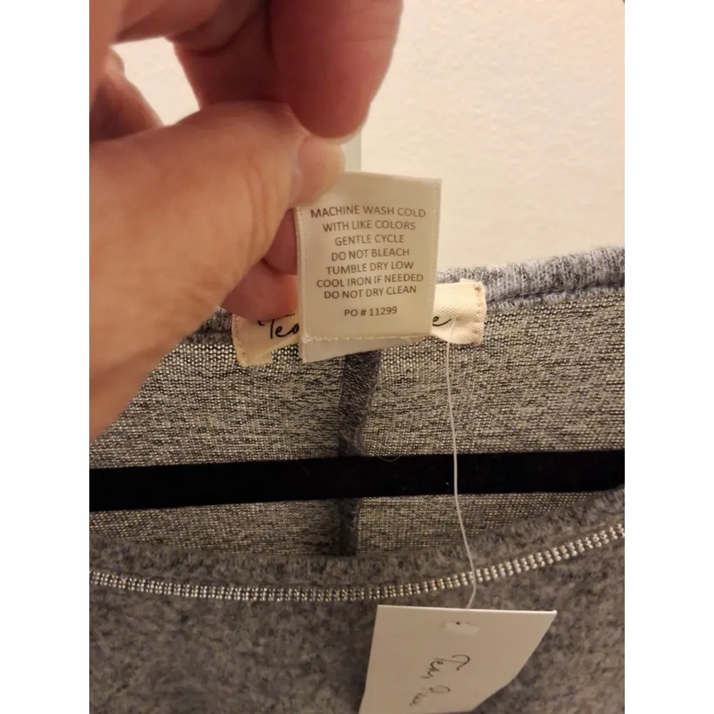 Tea Please Size 1X Gray Womens Long Sleeve Beaded Sweater NWT - Image 5