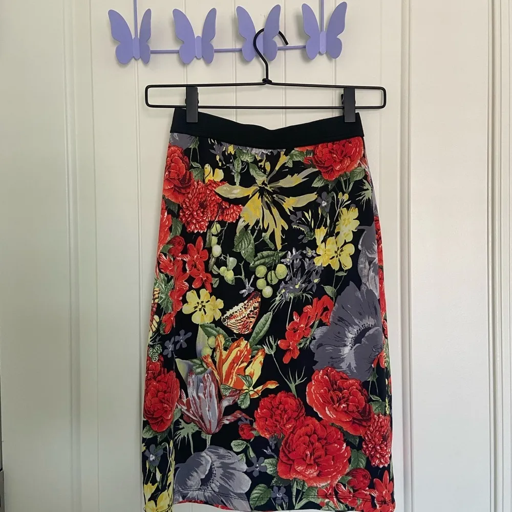 NWOT | Pierre Cardin women’s floral skirt — 22”‎ waist - Image 4