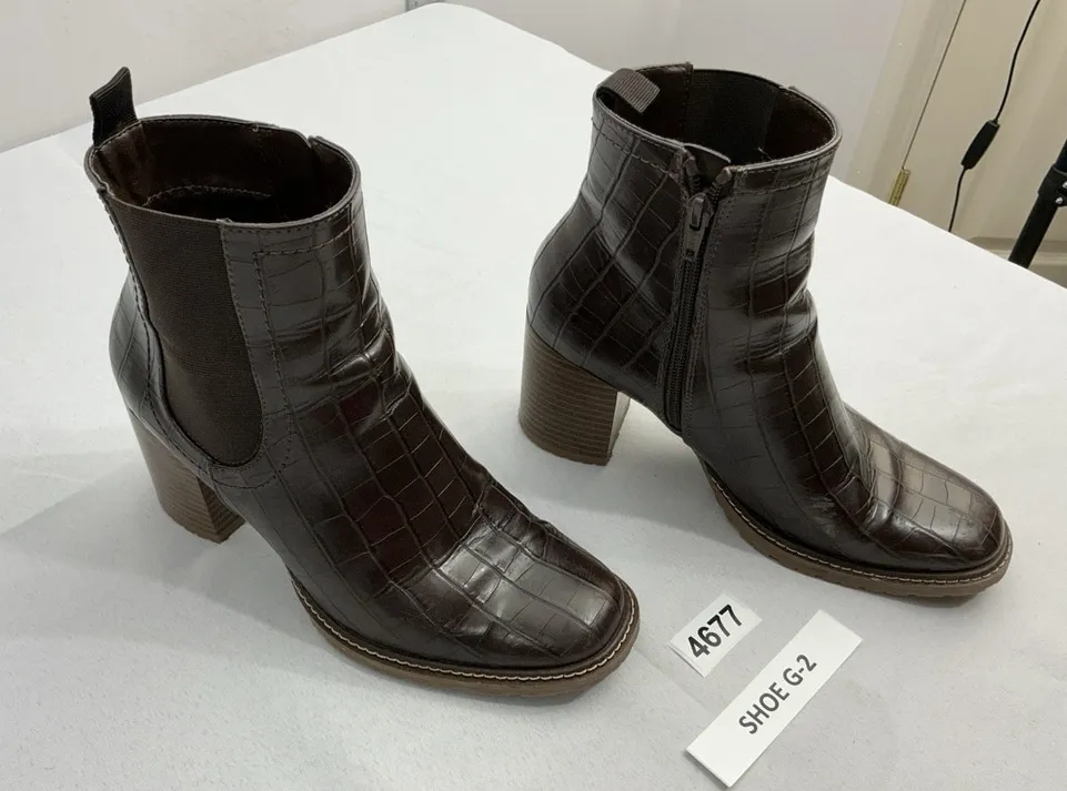 Womans White Mountain Live Long Ankle Boots 8 M Brown Side Zip Block Heel - Image 1