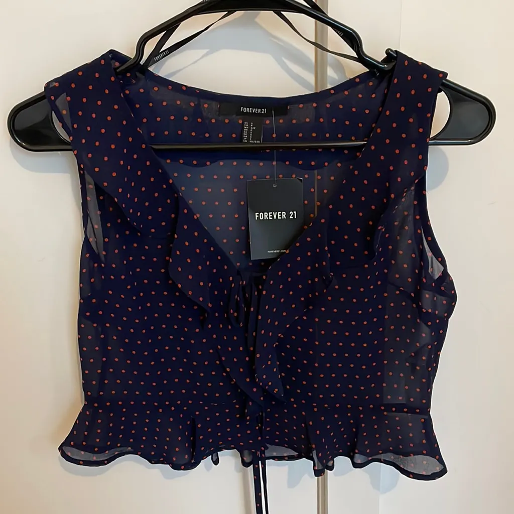 NWT Sheer polka dot tie front top Size Small - Image 3