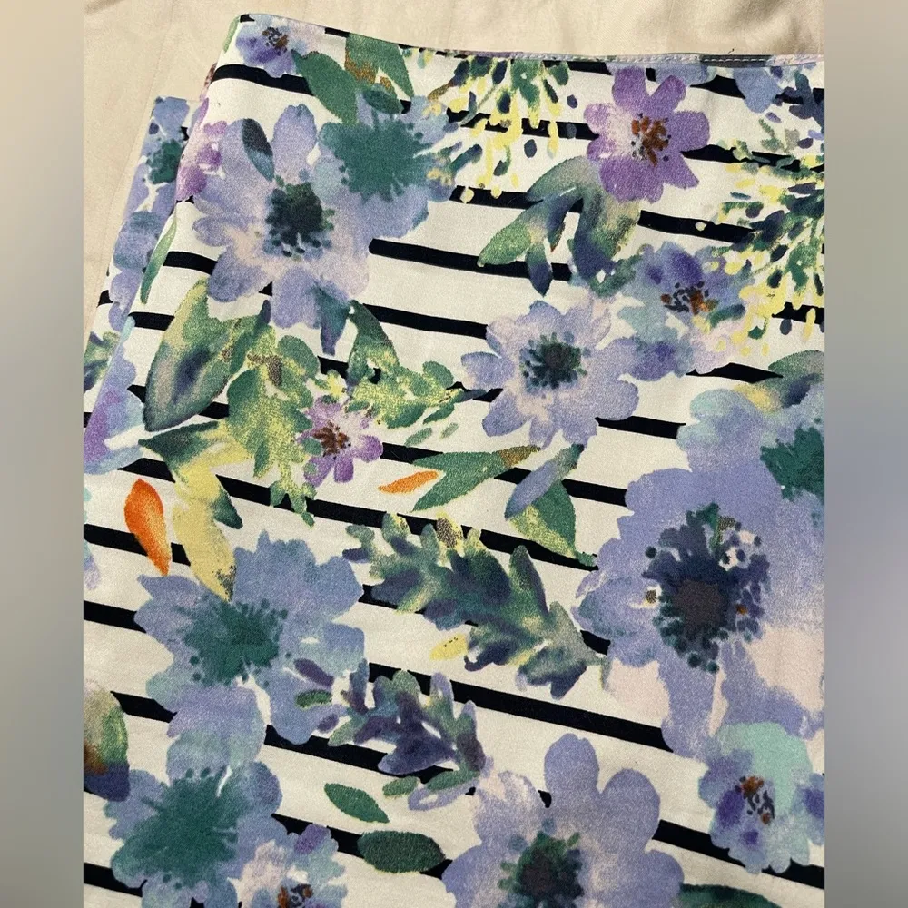 Women’s Talbots Pencil Skirt Floral Navy Stripes Purple Flowers Sz 10 EUC - Image 5