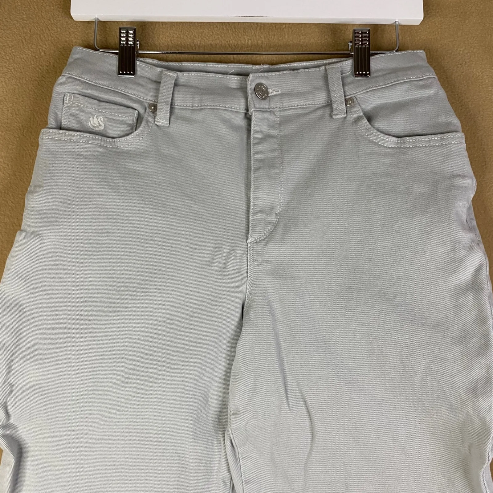 Gloria Vanderbilt Amanda Jeans Women's Light Grey Cropped Capri‎ Casual Sz 6 - Image 3