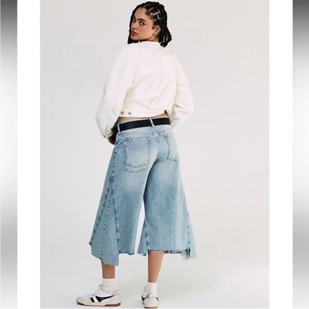 We The Free Ripple Wide Leg Cropped Jeans in Little Coast Size 28L - Image 4