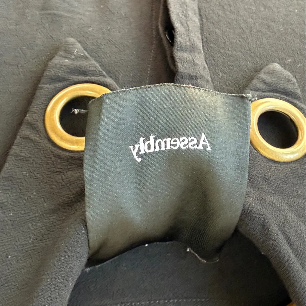 Assembly New York Gallery Girl Gold Metal Grommet Eyelet Long Sleeve Shirt Black - Image 6