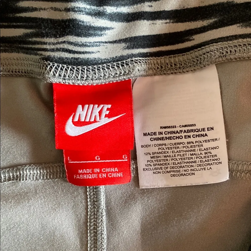 Nike  Black and White Patterned Leggings Large - Image 2