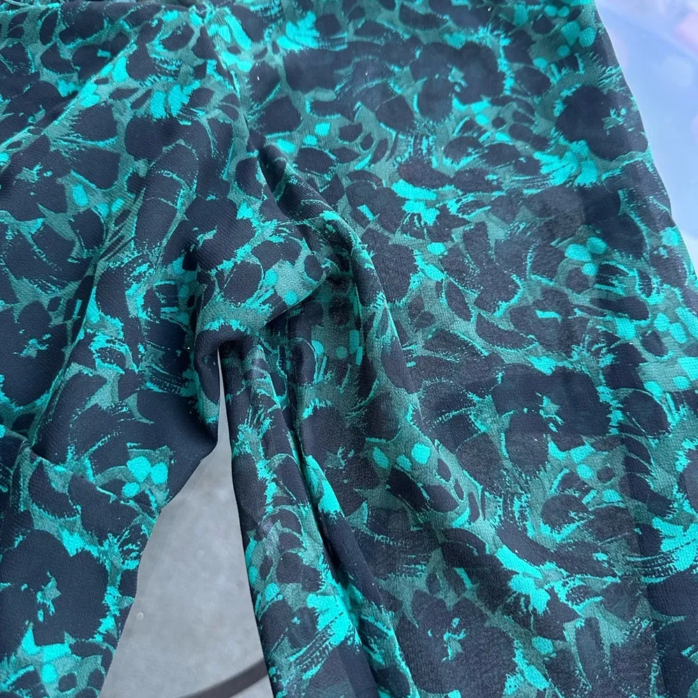 Isabel Maternity Floral Chiffon Long Sleeve Corsetry Top in Green/Black Size XXL - Image 12