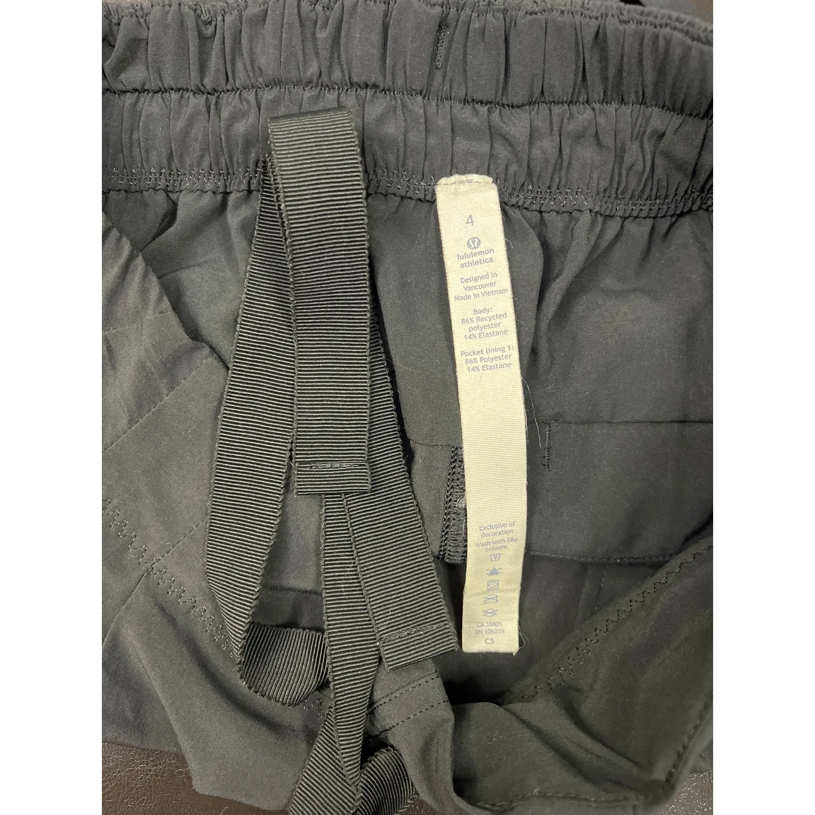 Lululemon Black Elastic Waist Drawstring Athletic Shorts Cuffed Size 4 - Image 2