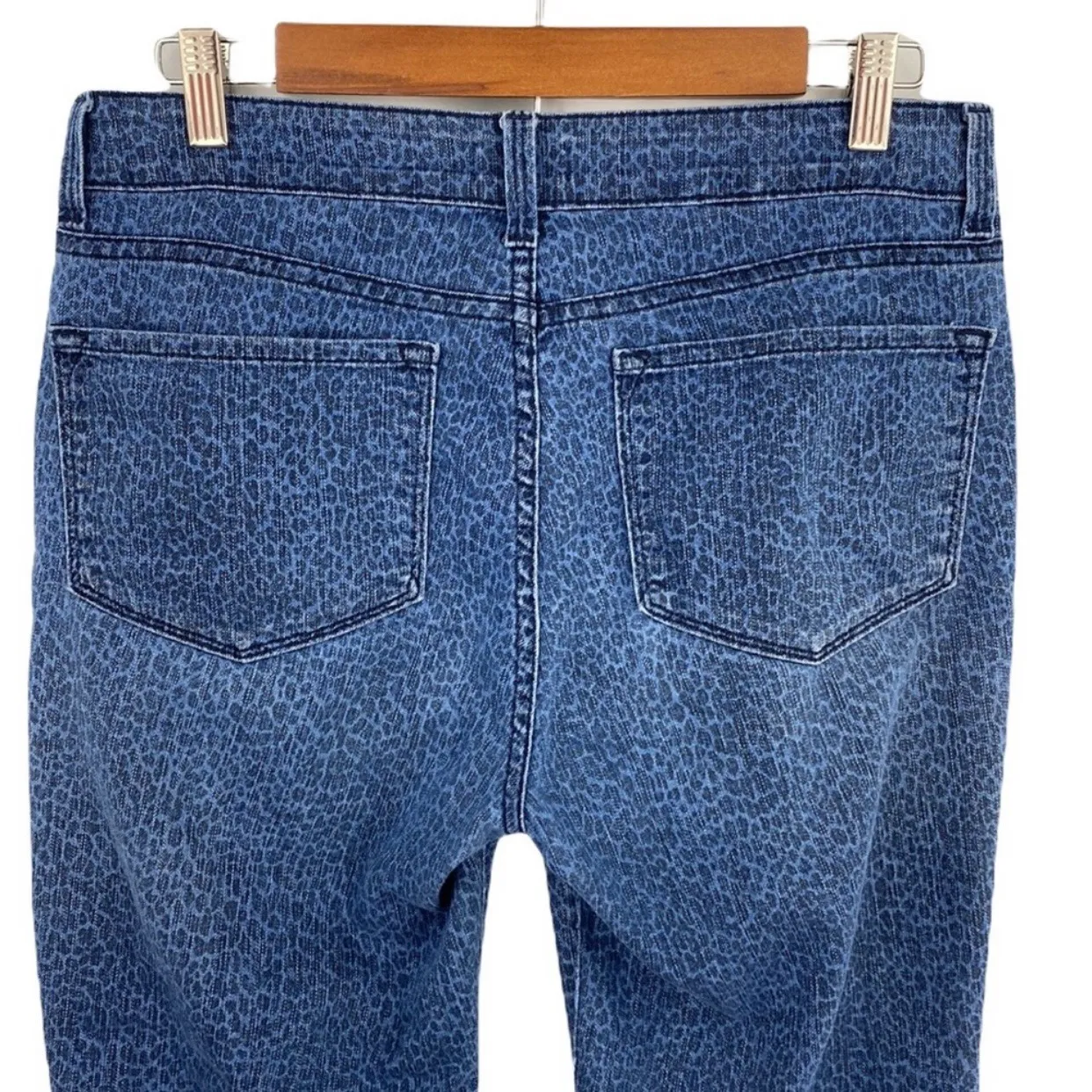 Leopard Print Medium Wash Relaxed Fit Cropped Denim Jeans - Image 8