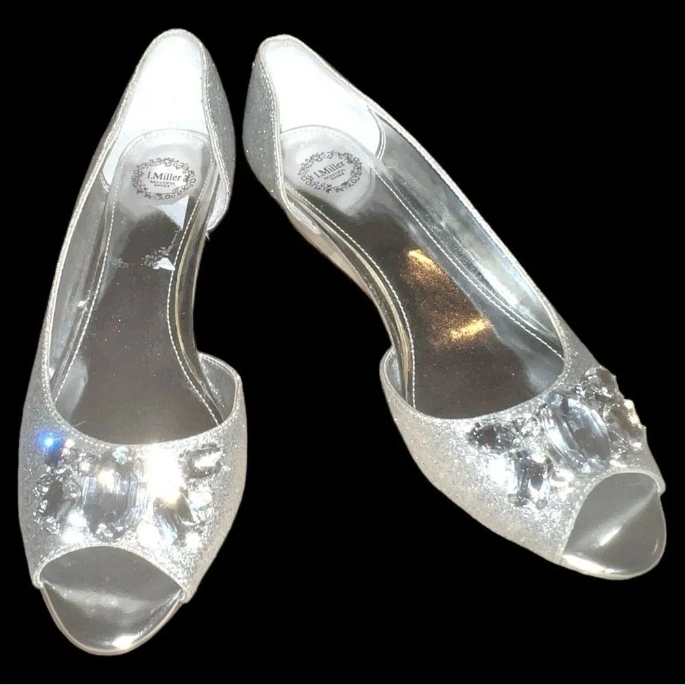 I Miller silver sparkle low wedge shoes! Size 8 - Image 4