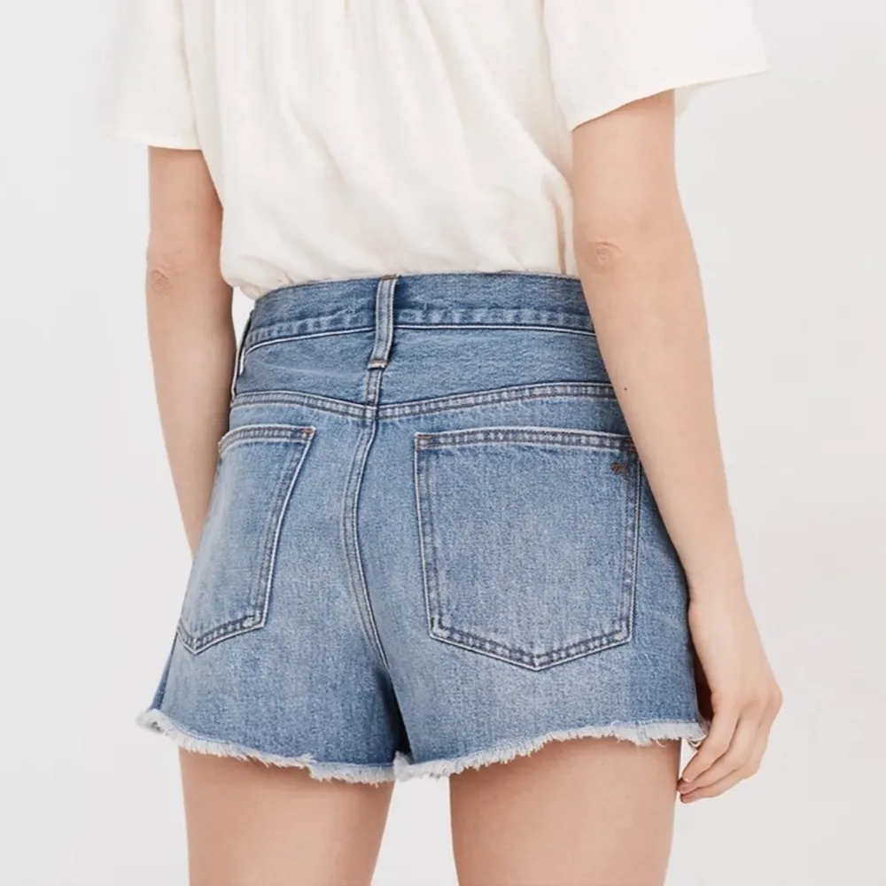 Madewell Relaxed Denim Shorts in Homecrest Wash Ripped Edition size 32 - Image 2