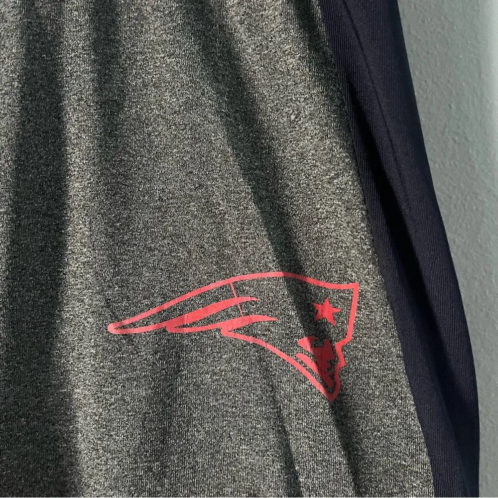 NFL Team Apparel New England Patriots leggings grey with blue side size xl - Image 3