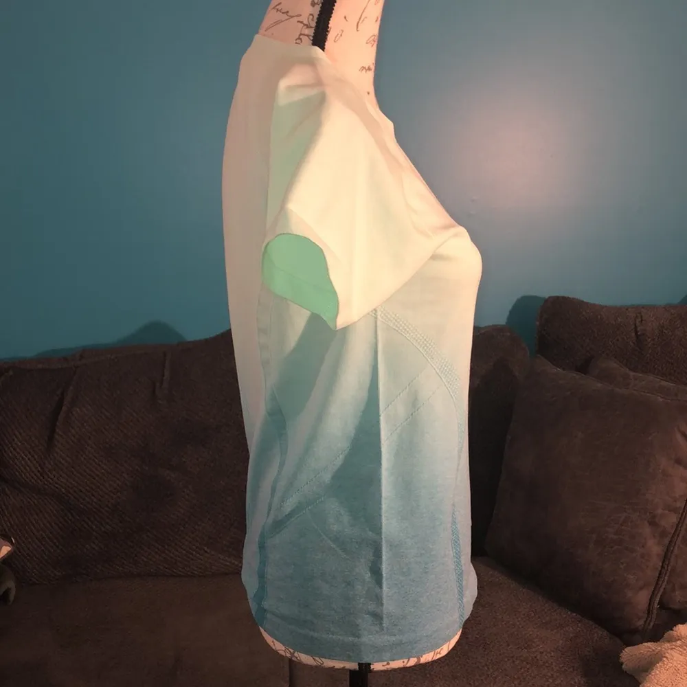 NWT Tek Gear Ombré Seamless Tee, XL - Image 2