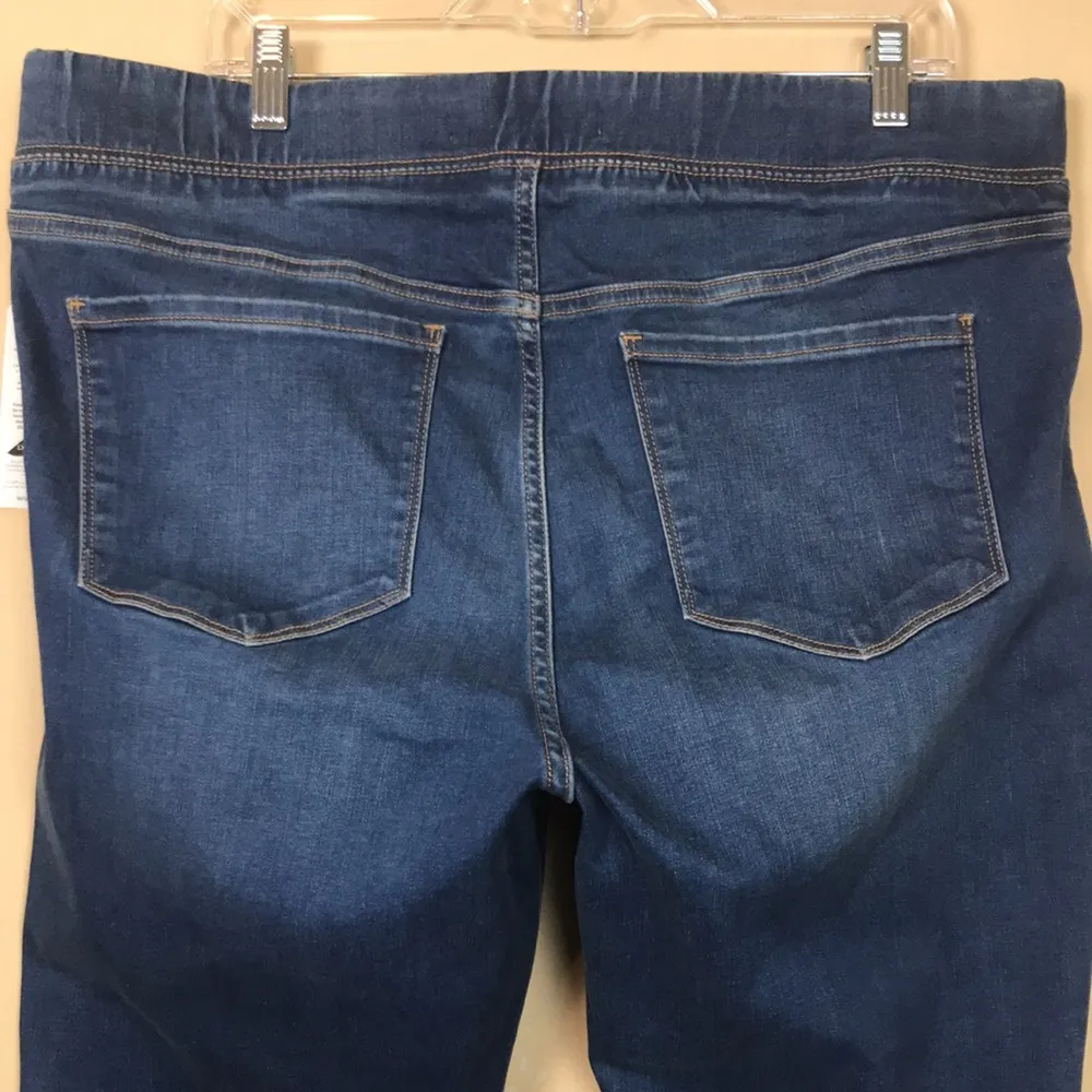 NWT Old Navy Women’s Lycra Built-In Sculpt Medium Wash Rockstar Jeggings - Image 9