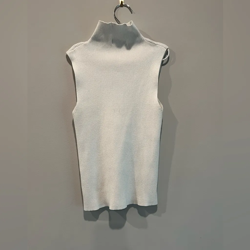 Chic High Neck Sleeveless Top - Image 3
