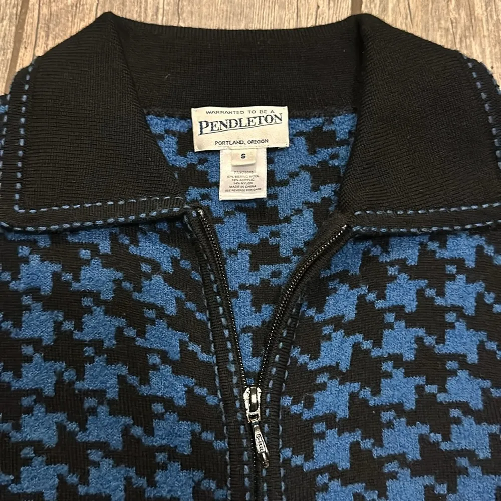 Pendleton houndstooth zip up sweater, size small - Image 2
