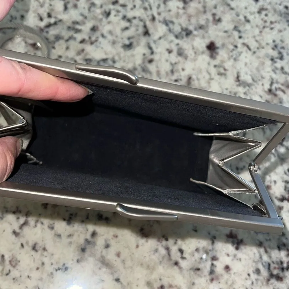 Bo’s Art Studio Los Angeles Women’s Artsy Crisscross Front Wire Screen Crossbody Gray - Image 5