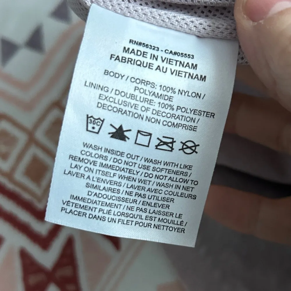 Nike essentially women’s woven shorts cargo small - Image 4