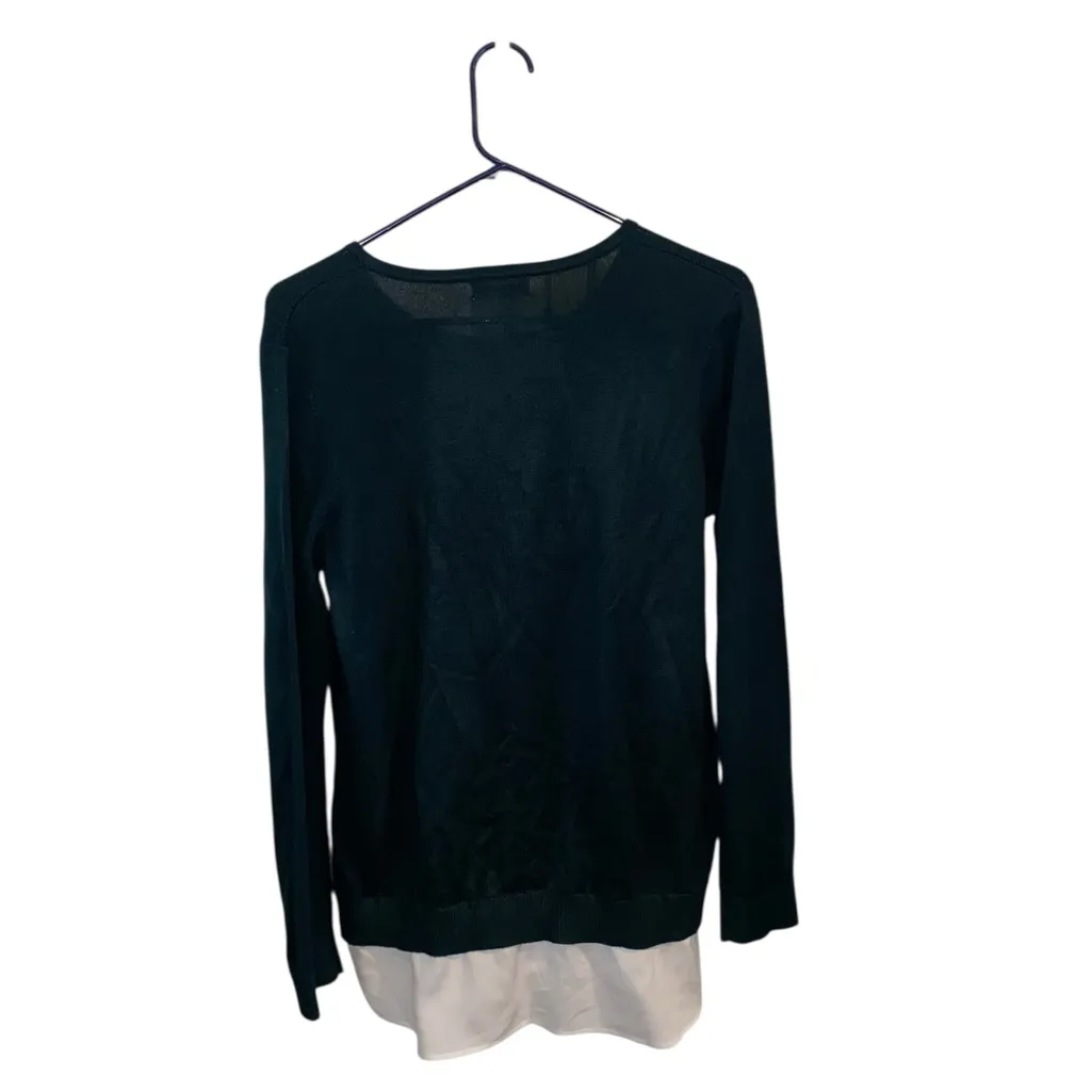 Calvin Klein Green long-sleeve sweater white shirt hem
Holiday classic - Image 6