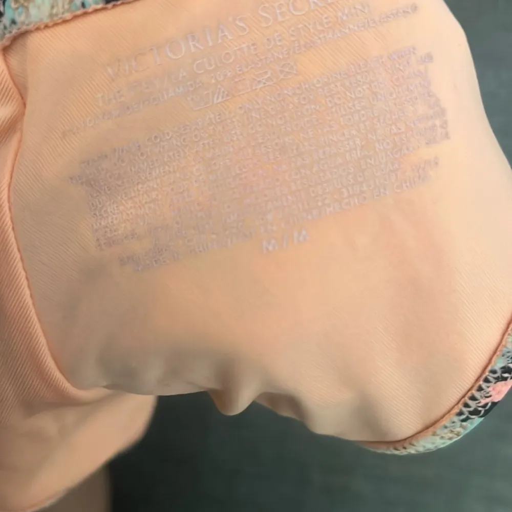 NWOT Victoria Secret Ikat Foil Bombshell 32D/M - Image 9
