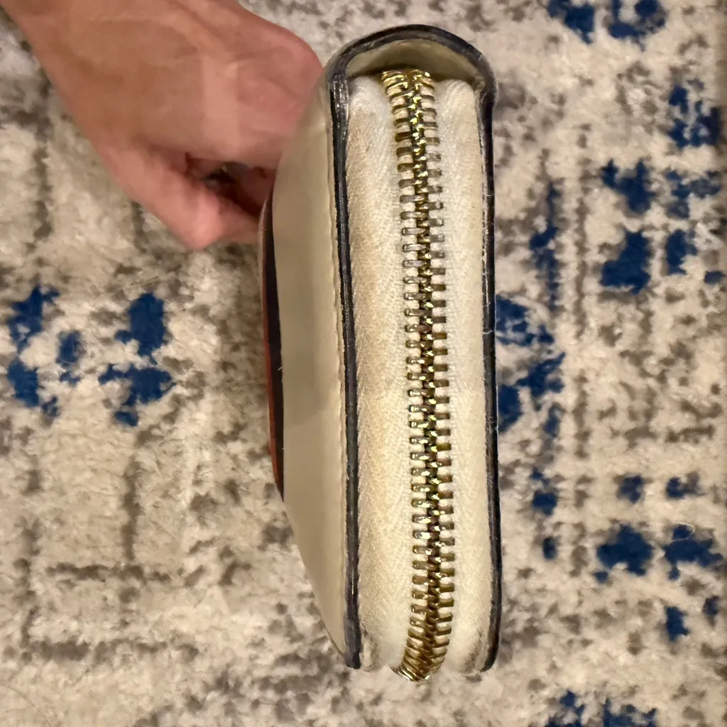 Gucci Calfskin Leather Sylvie Zip Wallet, ivory - Image 4