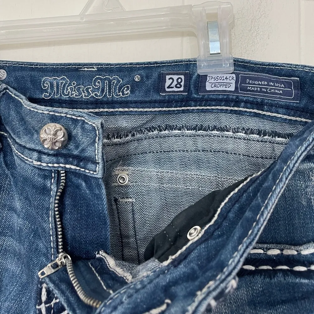 Miss Me Crop Jeans White Stitch Back Pocket Flap Bling JPS5014CR ~ Size 28 - Image 7