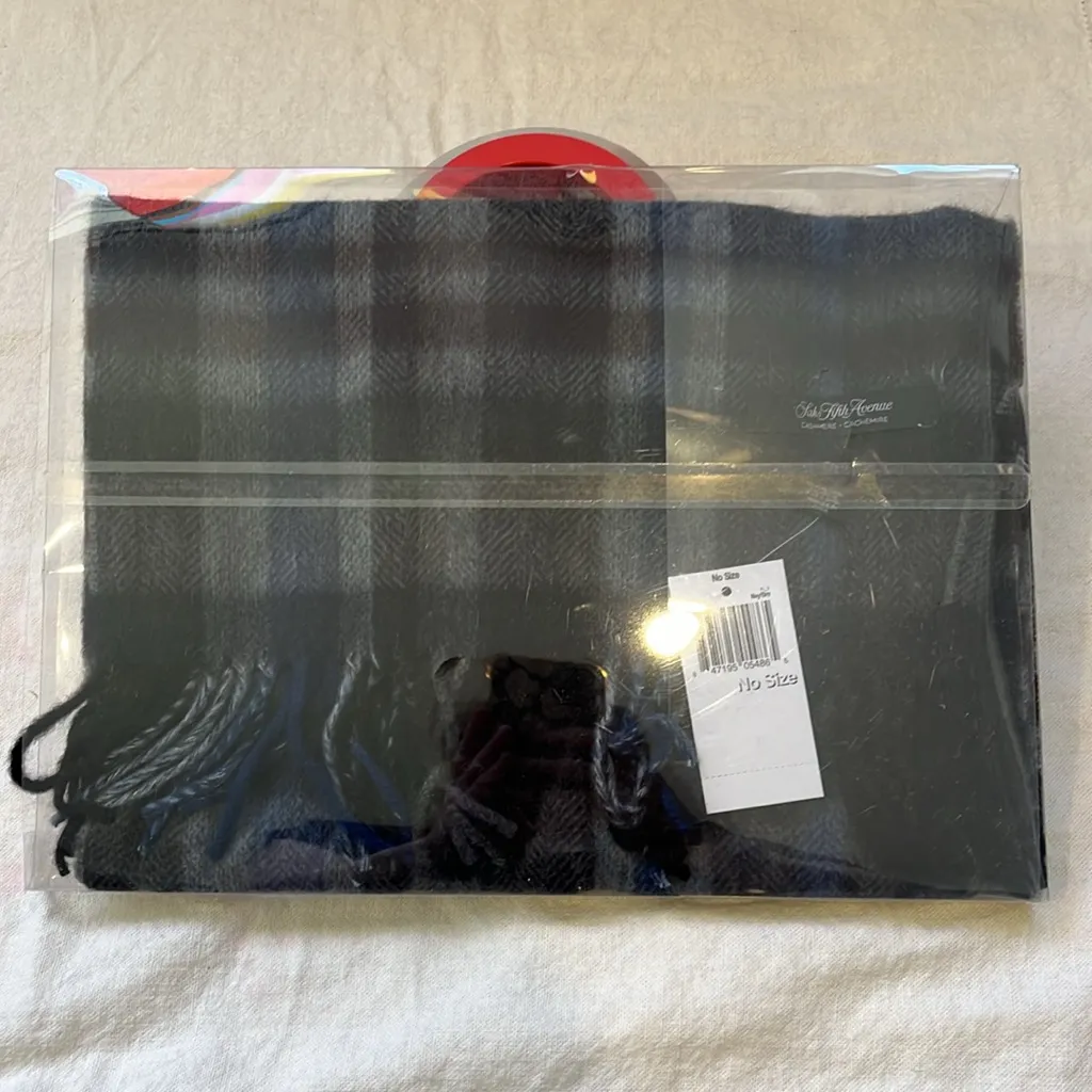 NWT Saks Fifth Avenue Cashmere Scarf - Image 6