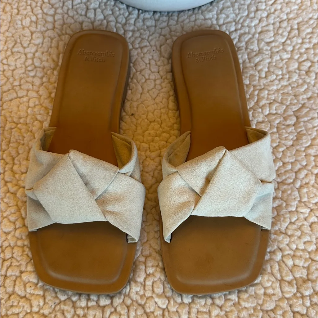 🌺 Abercrombie & Fitch Creme Faux Suede Sandals Sz 7-7.5 - Image 3