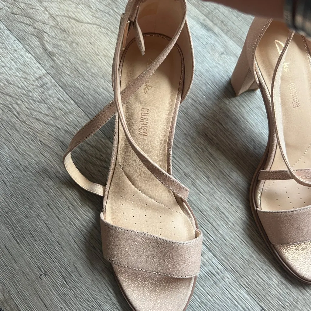 NWOT Clarks heel sandals size 9 - Image 5