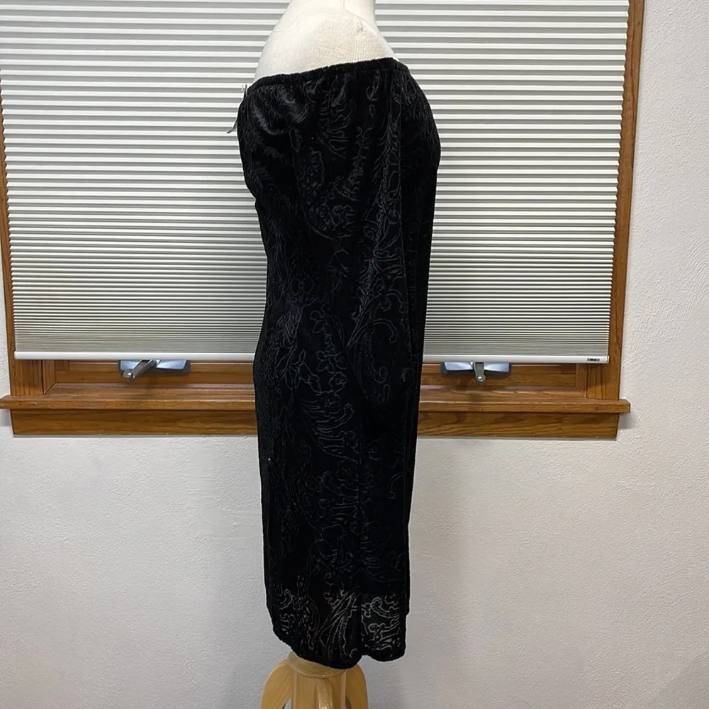 White House Black Market NWT Black Off The Shoulder Velvet Burnout Dress Size XS - Image 3