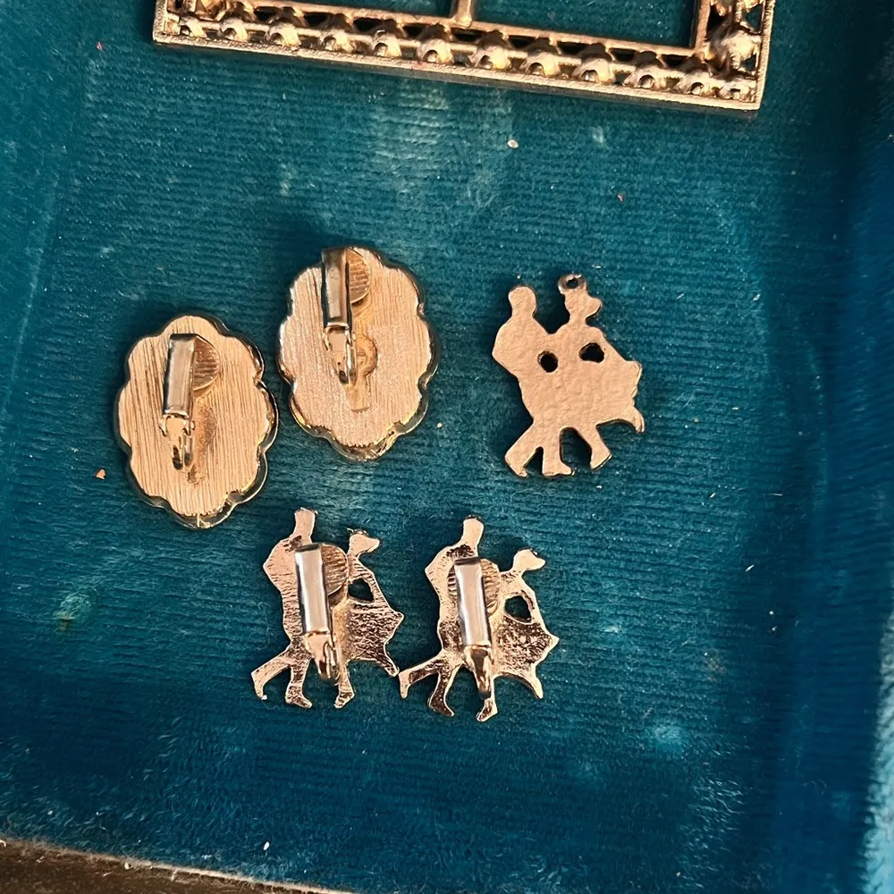 Vintage Square Dance 1950’s Jewelry, Western, Silver, Black, Clip On Earrings & Pendant - Image 7