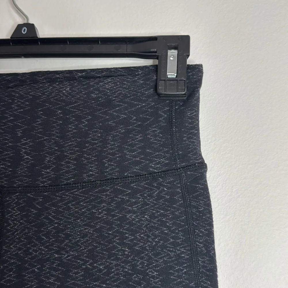 Athleta Heartbeat Chaturanga Black Gray ZigZag pattern leggings Size S - Image 7