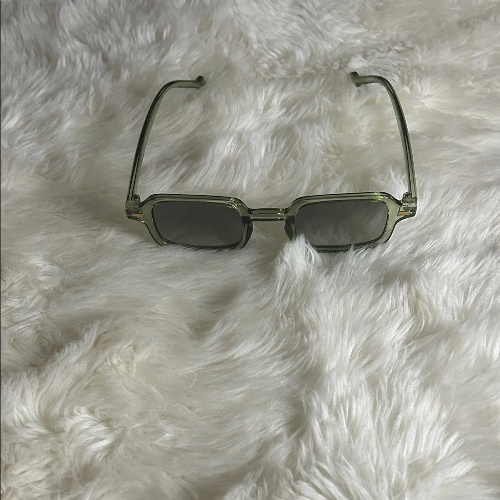 Trendy Olive Sunglasses Green - Image 3