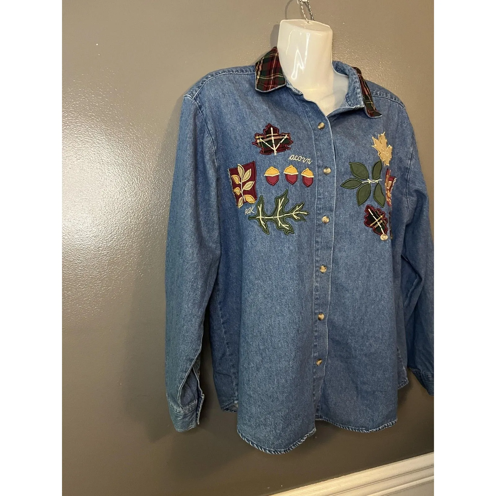 Vintage Talbots Shirt Womens Medium Denim Button Down Fall Leaves Applique 90s - Image 2