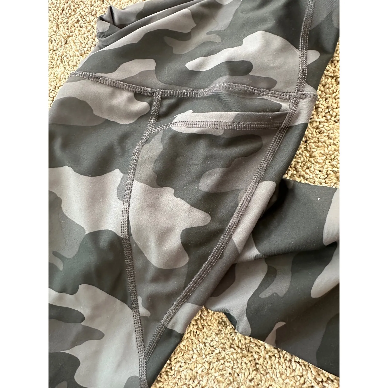 Old Navy Active High Rise Leggings Gray Camo PowerSoft Go-Dry‎ Small S - Image 4
