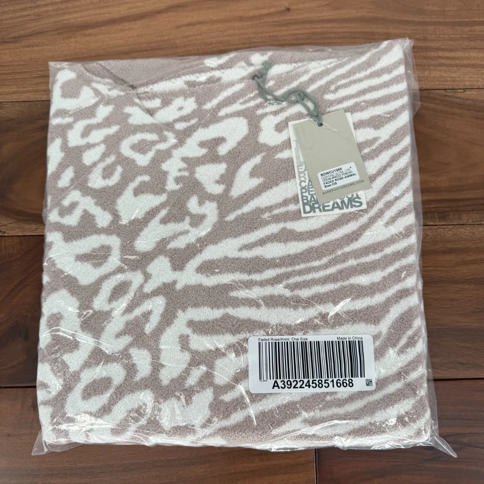 Barefoot Dreams CozyChic‎ Lite Ocean Breeze Poncho Womens OS Rose Animal - Image 7