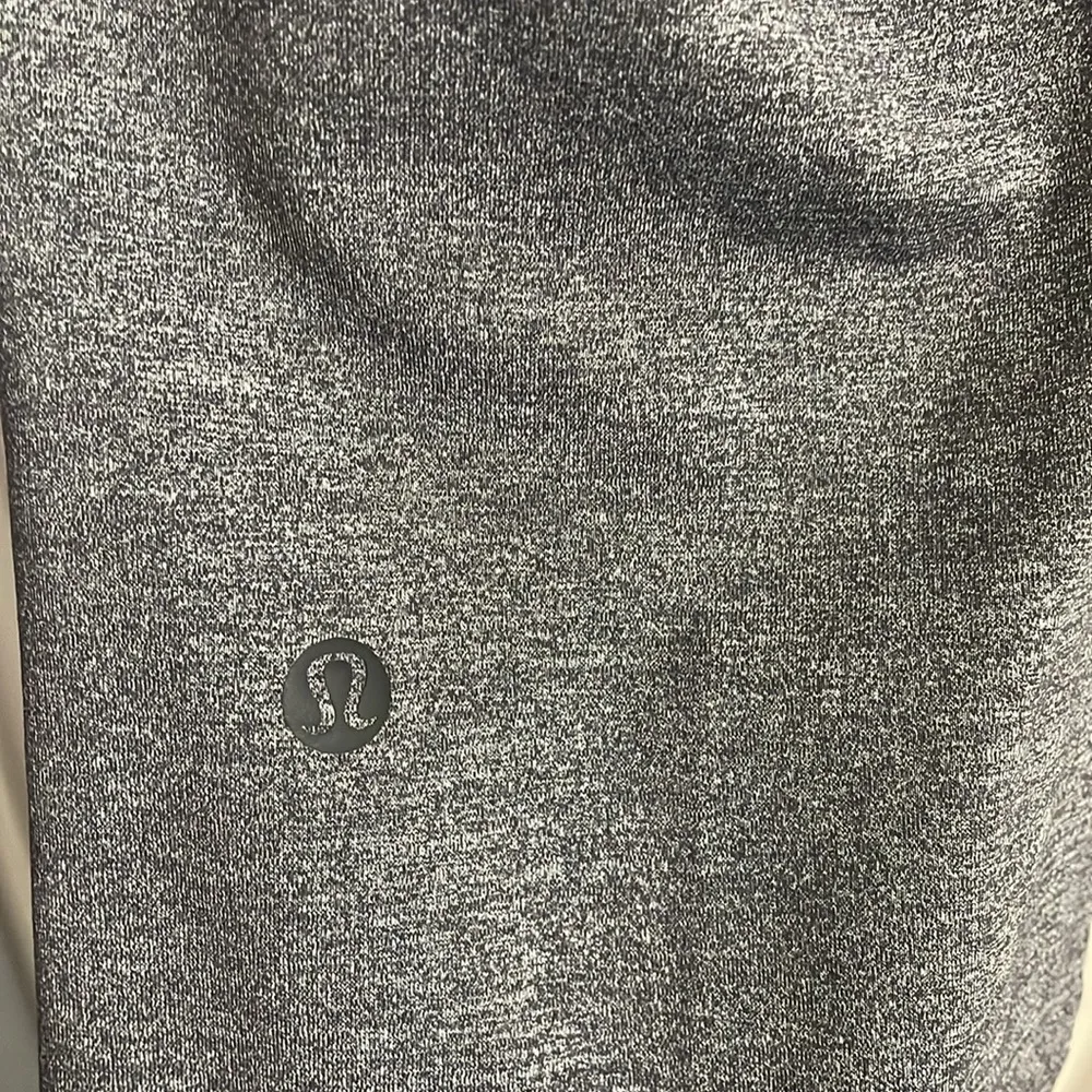 Lululemon On The Fly Pant 28" in Heathered Black - Image 5