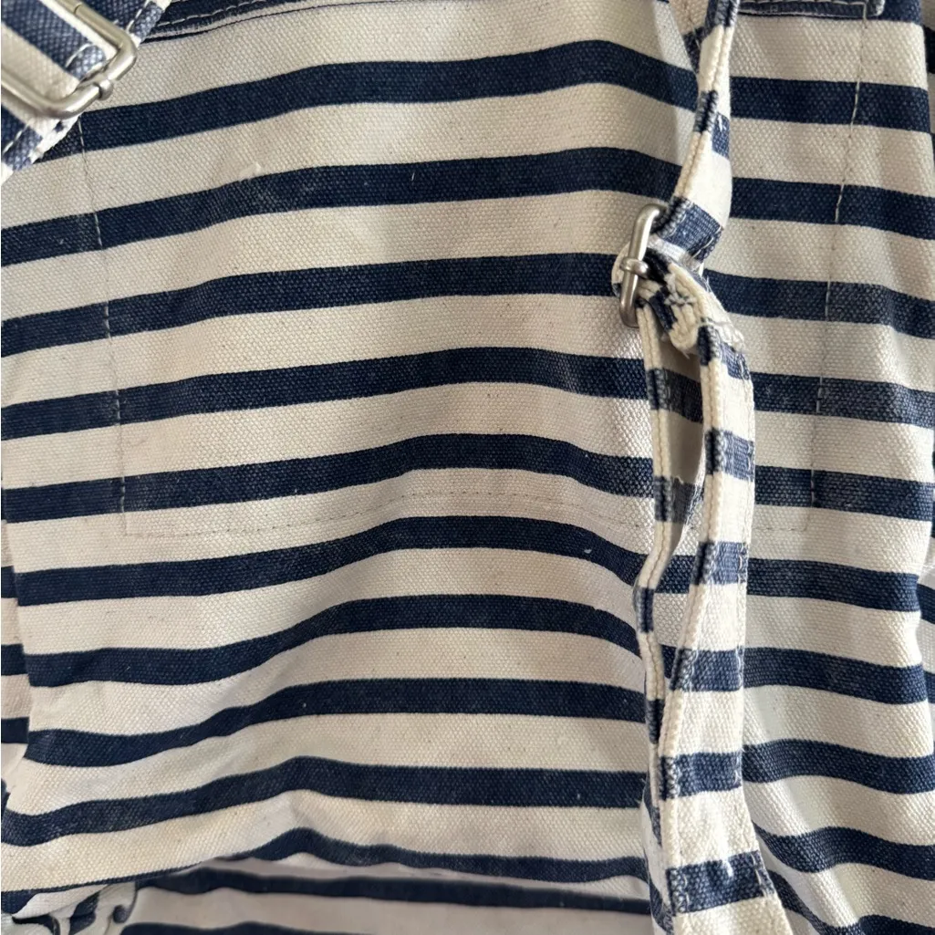 BAGGU Navy and White Striped Drawstring Backpack - Image 7