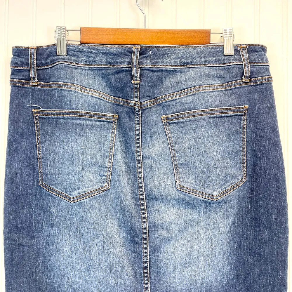 Ava & Viv  Plus Size 16W Denim Midi Skirt Dark Wash Stretch Straight Pencil Slit - Image 4