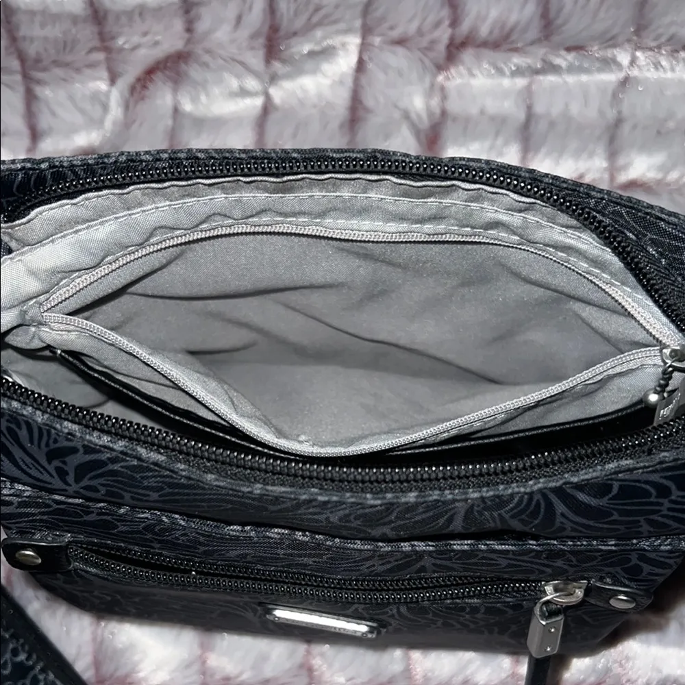 Baggallini Black Crossbody Bag with Elegant Textured Design - Image 11