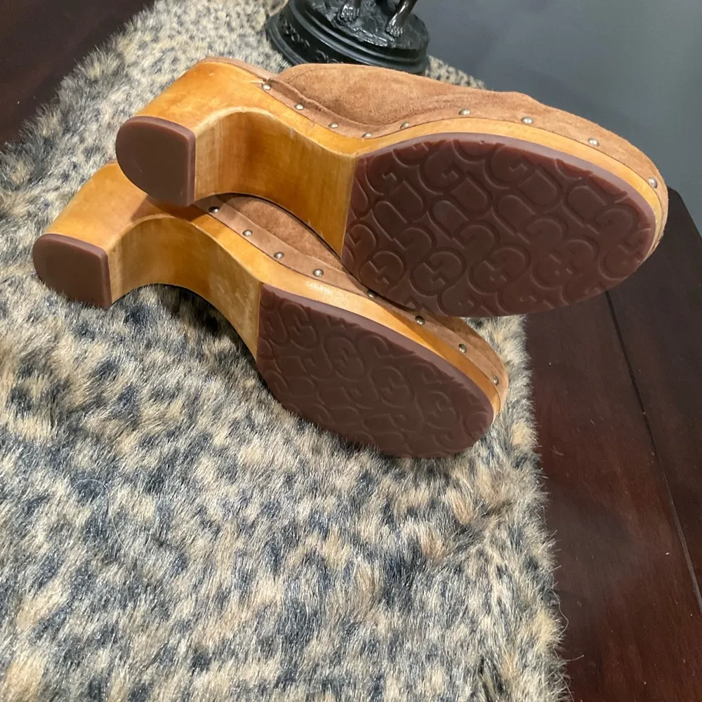 UGG ABBIE CHESTNUT SUEDE CLOGS - Image 3