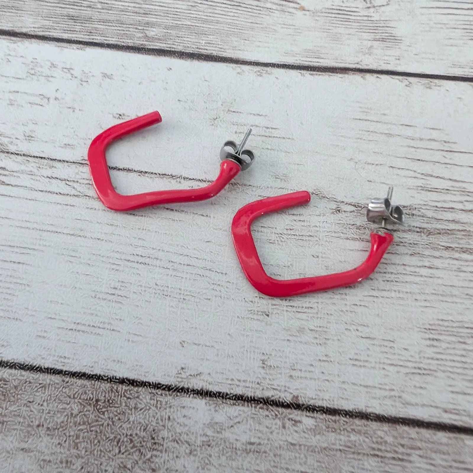 Vintage Earrings for Pierced Ears Unusual Shape Red - Image 7