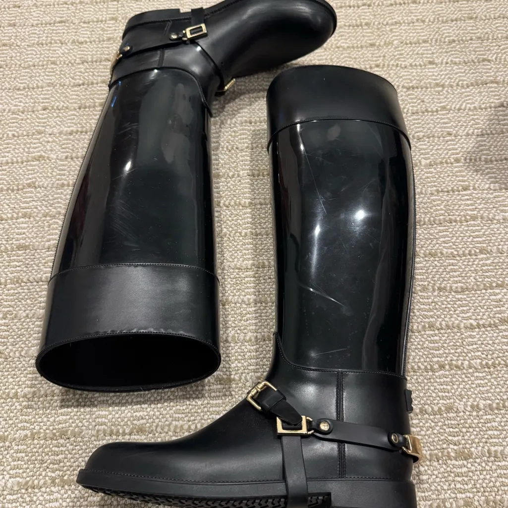 Jimmy Choo Black Rubber Cheshire Equestrian Style Tall Rainboots | Size 37 - Image 4