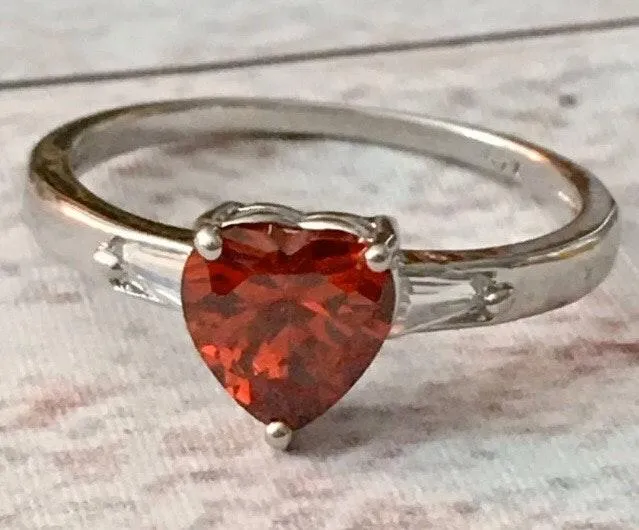 Red Heart Shaped Ring, Size 7 - Image 4